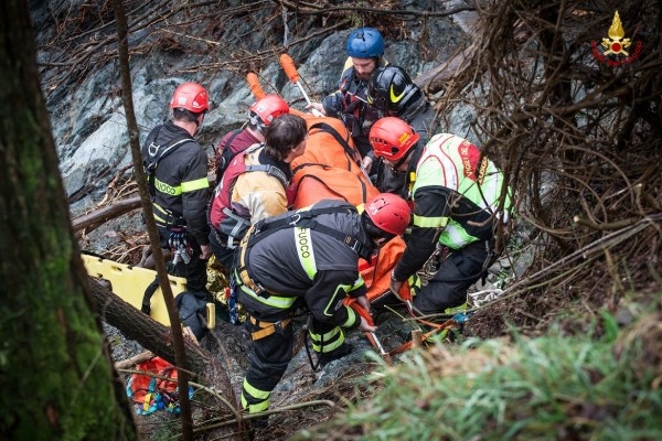 Cade in un dirupo mentre cala la canoa sul greto dell’Orba: turista straniero soccorso a Molare [FOTO]