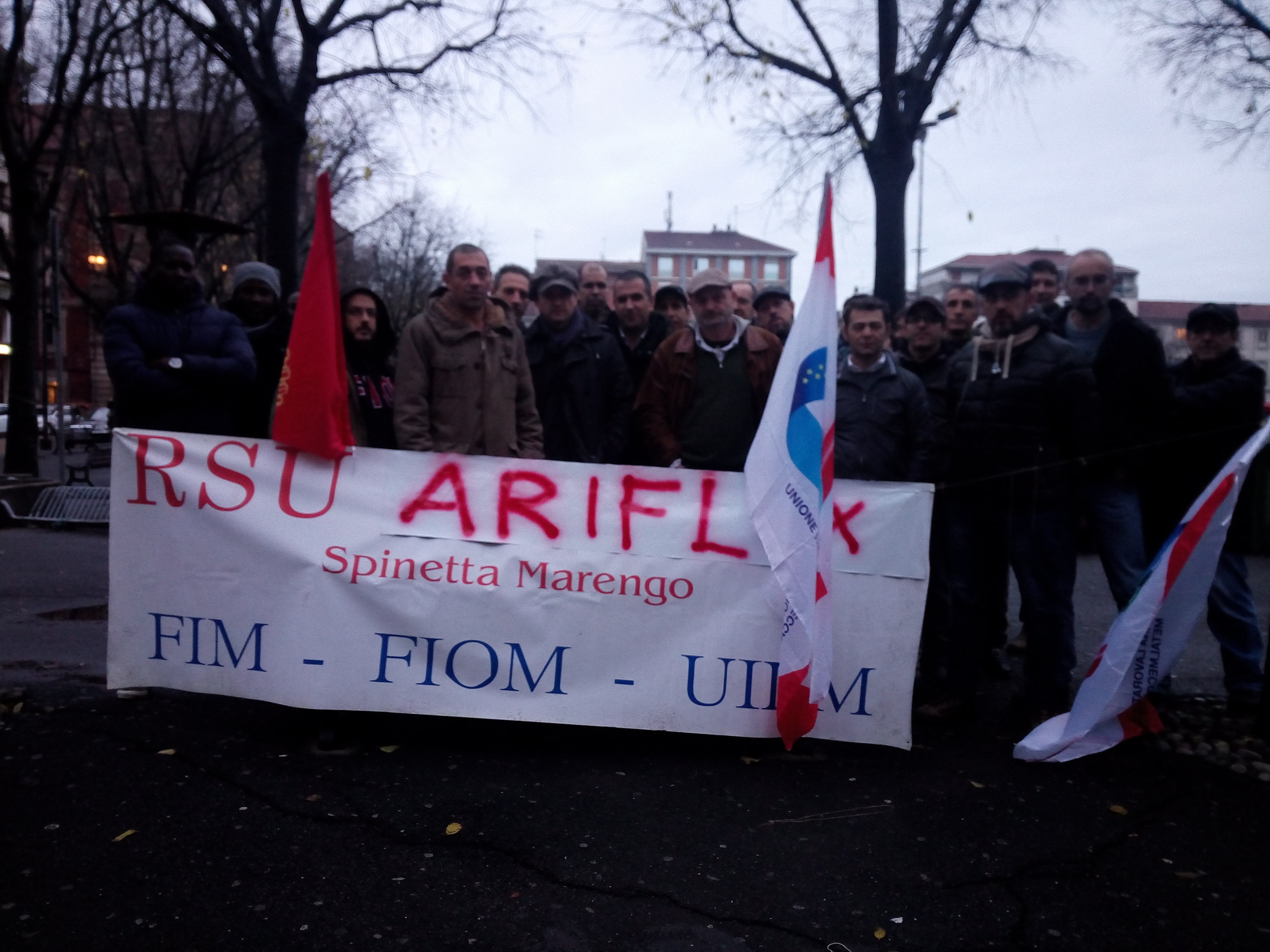 In assemblea h24, i lavoratori della Lamp Ariflex si spostano di fronte a Palazzo Ghilini [AUDIO]