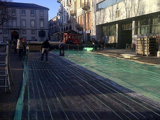 Per il Natale ad Alessandria spunta a sorpresa anche una pista di pattinaggio di fronte alle Poste