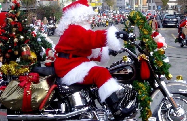 Immagini Babbi Natale.Babbi Natale In Harley Per Le Vie Di Alessandria