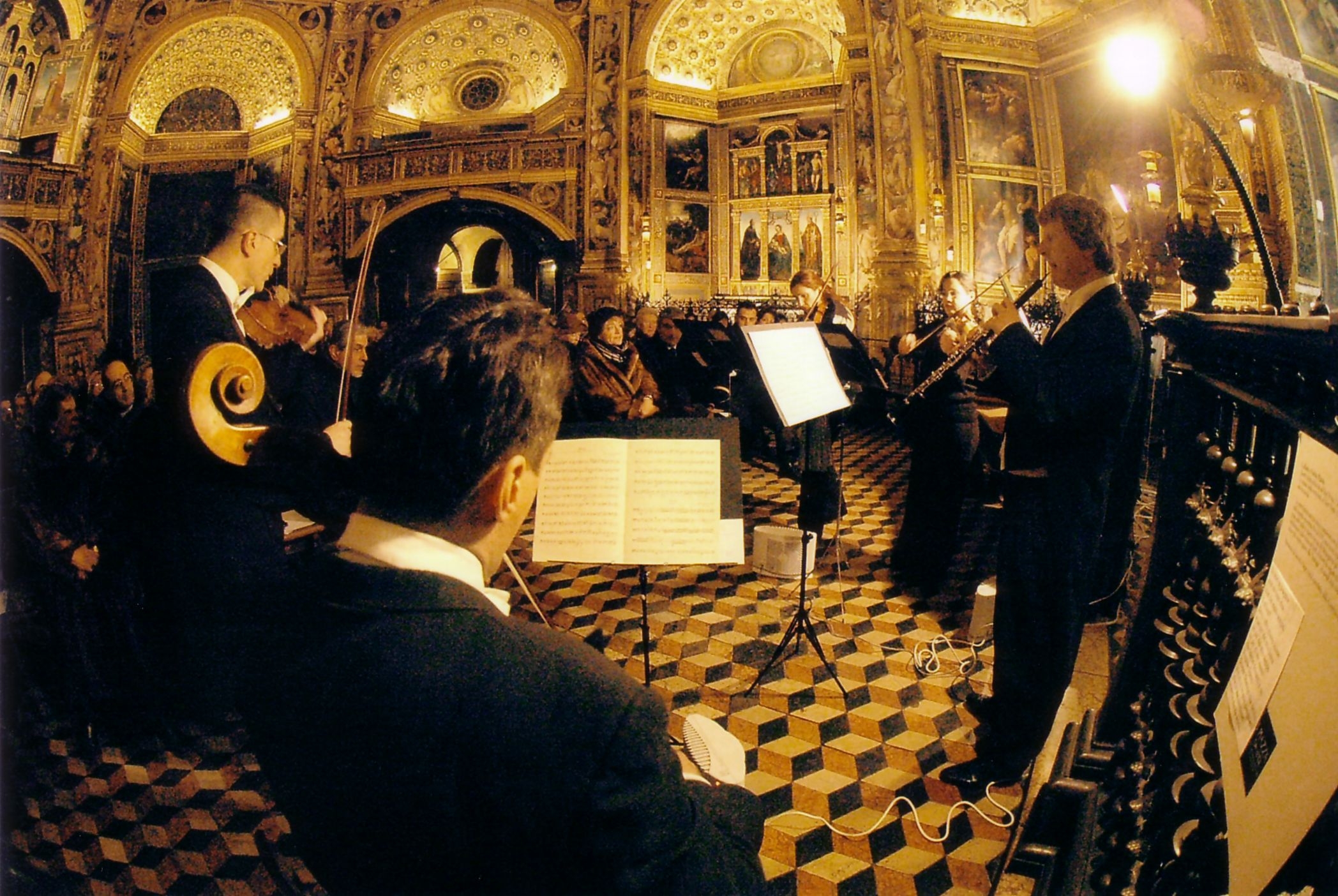 Un concerto tira l’altro, tanti i canti popolari natalizi nella provincia