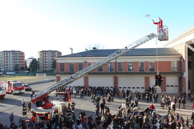 A bordo della sua scopa la Befana atterra anche in provincia