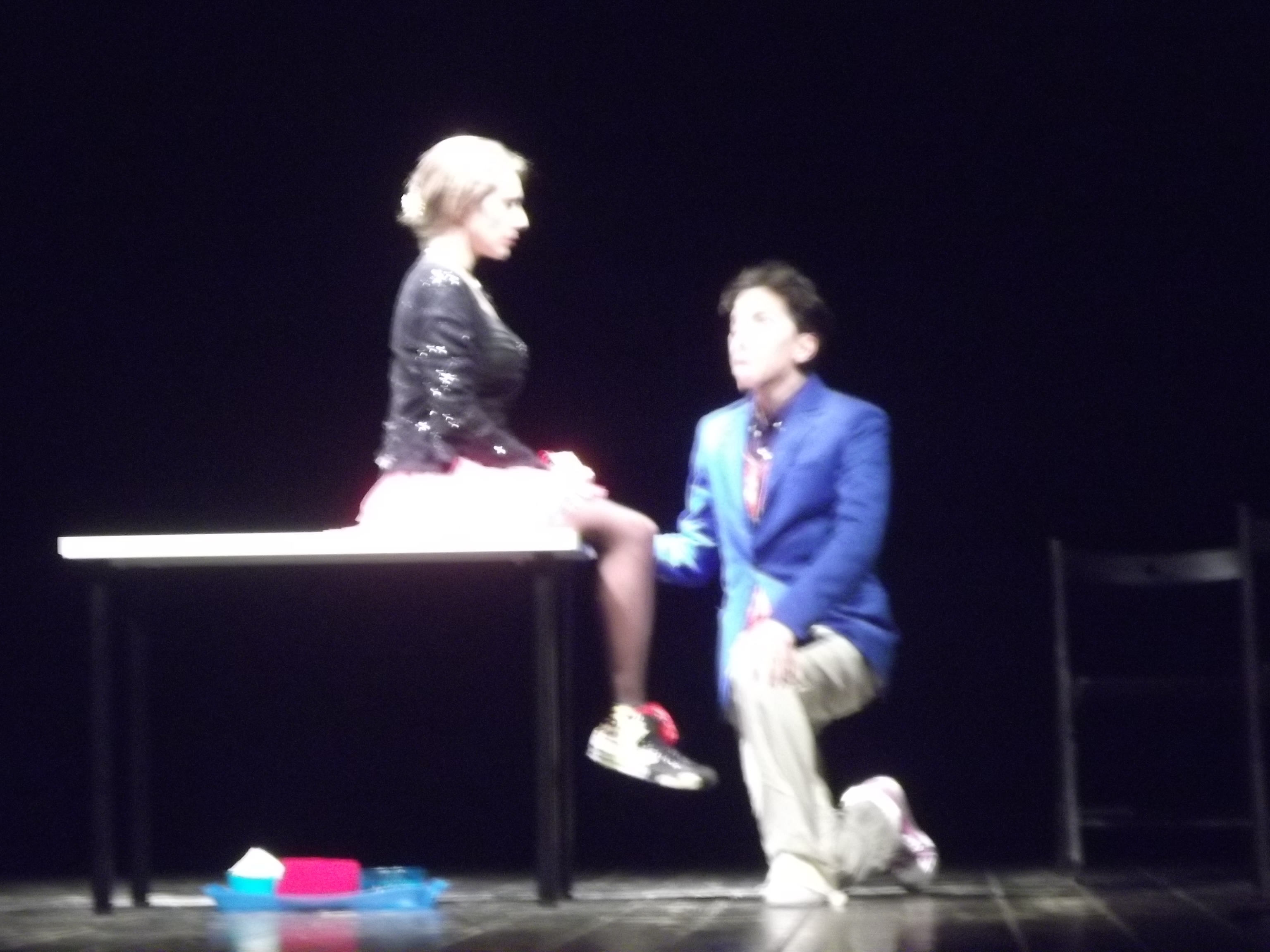Il rapporto di coppia, ovvero il nulla psicotico. Recensione de “Il nostro amore schifo” al Teatro Sociale di Valenza