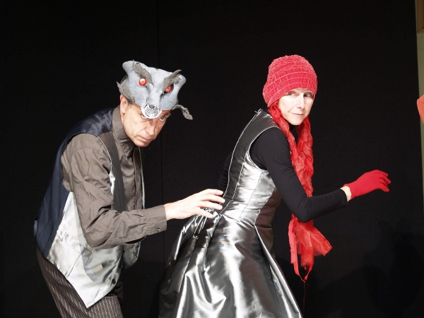 Spettacolo per famiglie al Teatro Sociale. In scena “Cappuccetto Rosso e il lupo solitario”