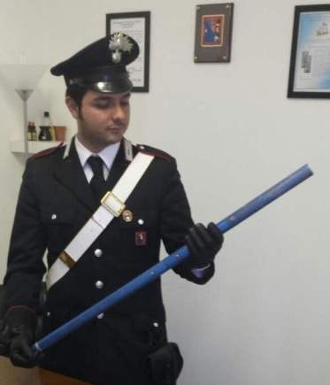 In macchina con una sbarra di ferro lunga un metro: denunciato 48enne di Sale