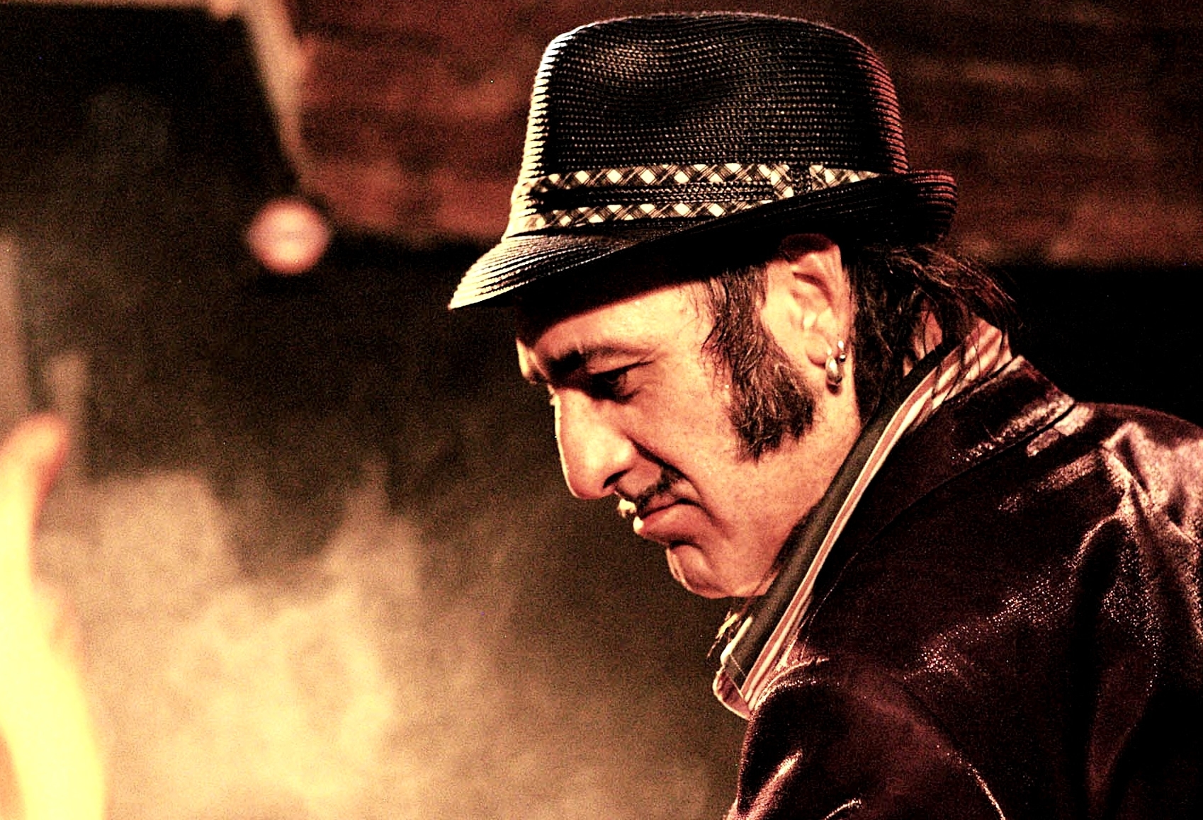 Il caldo suono latino di Tonino Carotone in concerto al Macallè