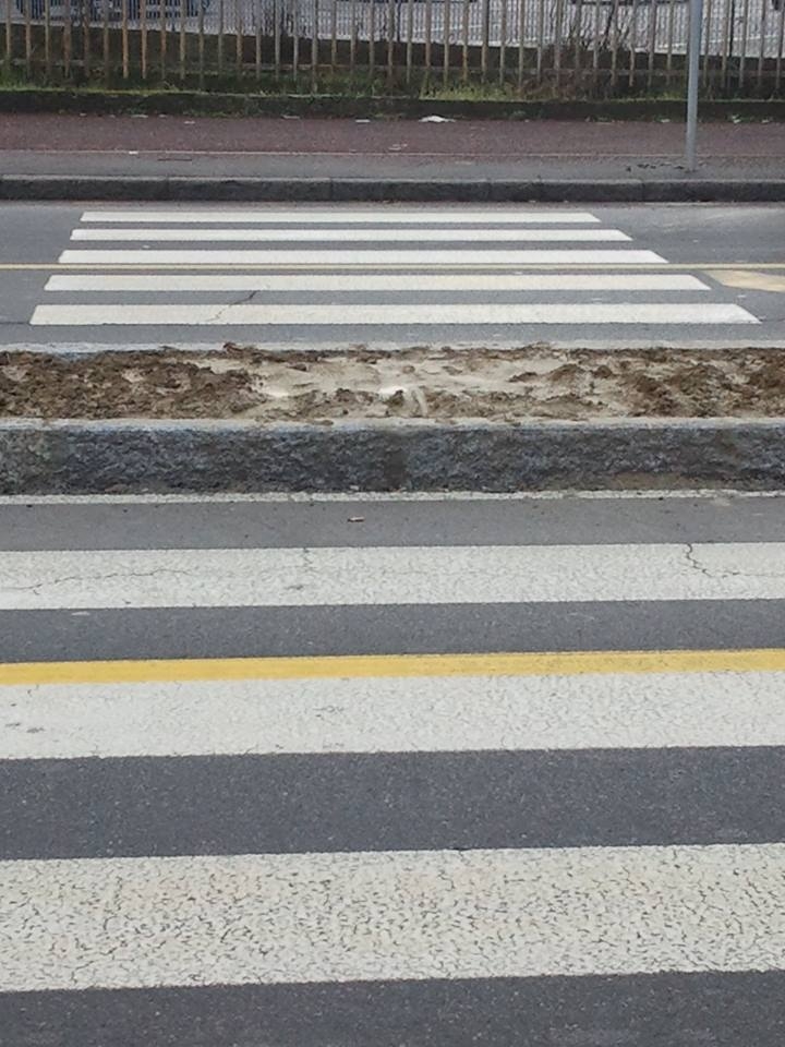 La foto [FOTO] dei lettori: le strisce con lo scalino