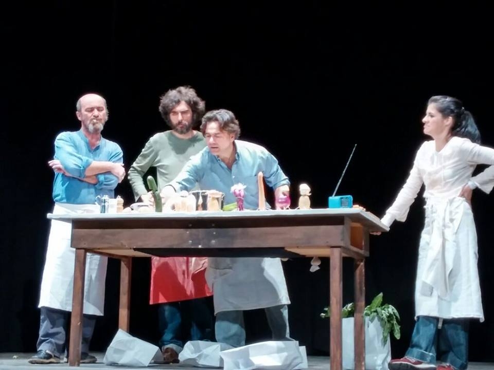 Quando carote e cipollotti diventano pirati. Recensione di “Sandokan” dei Sacchi di Sabbia al Teatro San Francesco