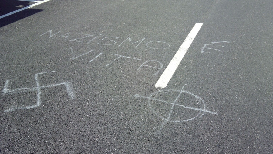 Spuntano scritte naziste sulla strada ad Alessandria