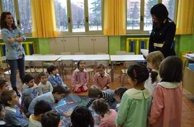 Educare i piccoli alla legalità: una “mamma Poliziotto” alla scuola Angelo Custode di Alessandria