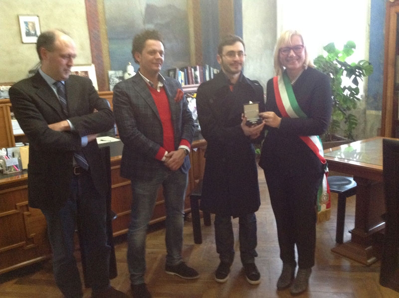 Giù il cappello per Lorenzo Zamirri: neolaureato in Chimica con lode. Sarà premiato a Vercelli venerdì