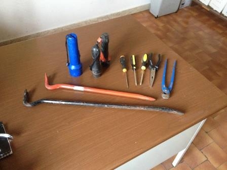 Prima rubano e poi si infilano sotto le coperte