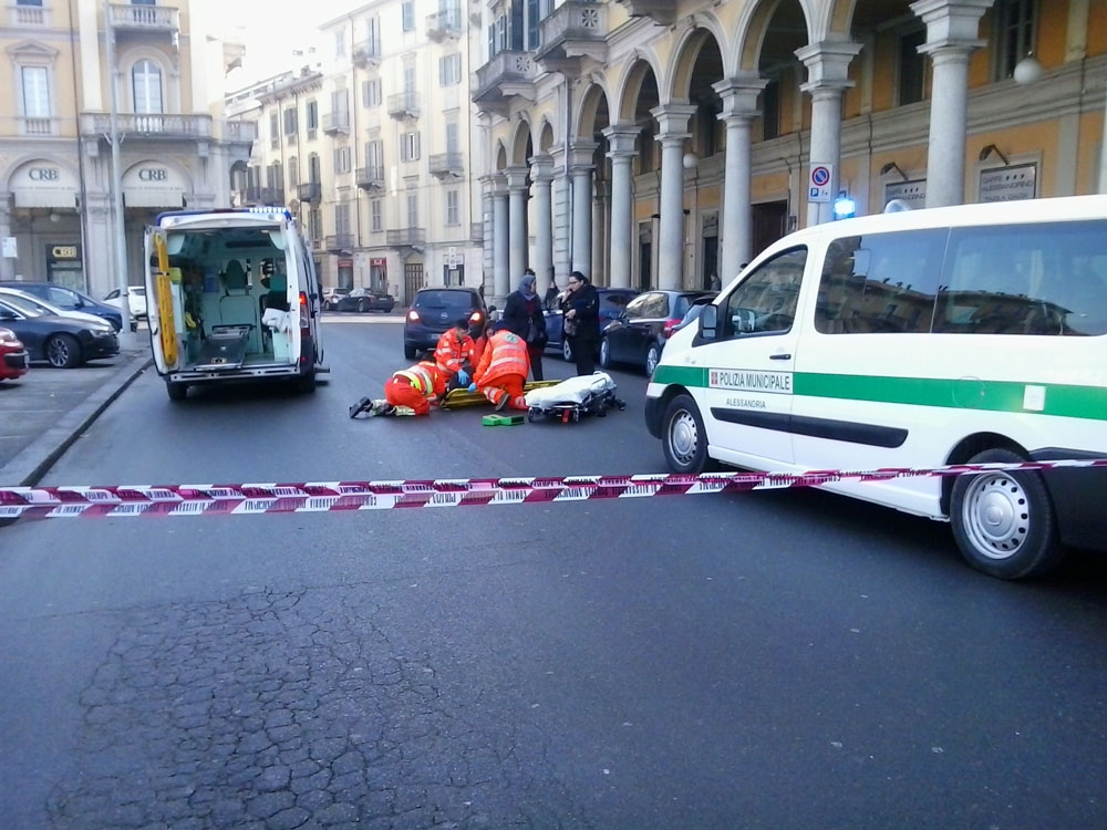 Pedone investito in Piazza Garibaldi ad Alessandria. È accaduto ieri mattina
