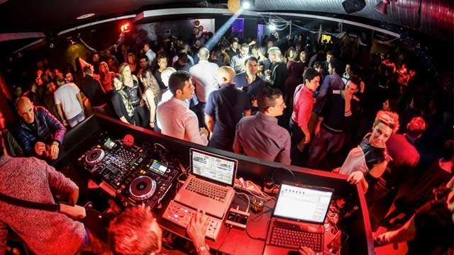 Il venerdì notte tra musica house, electro e acustica