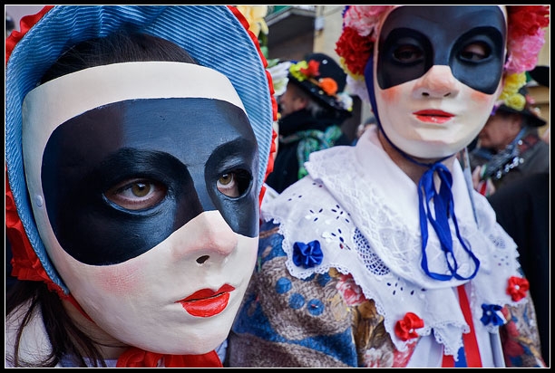 Costumi e danze intorno al fuoco per la tradizionale Lachera