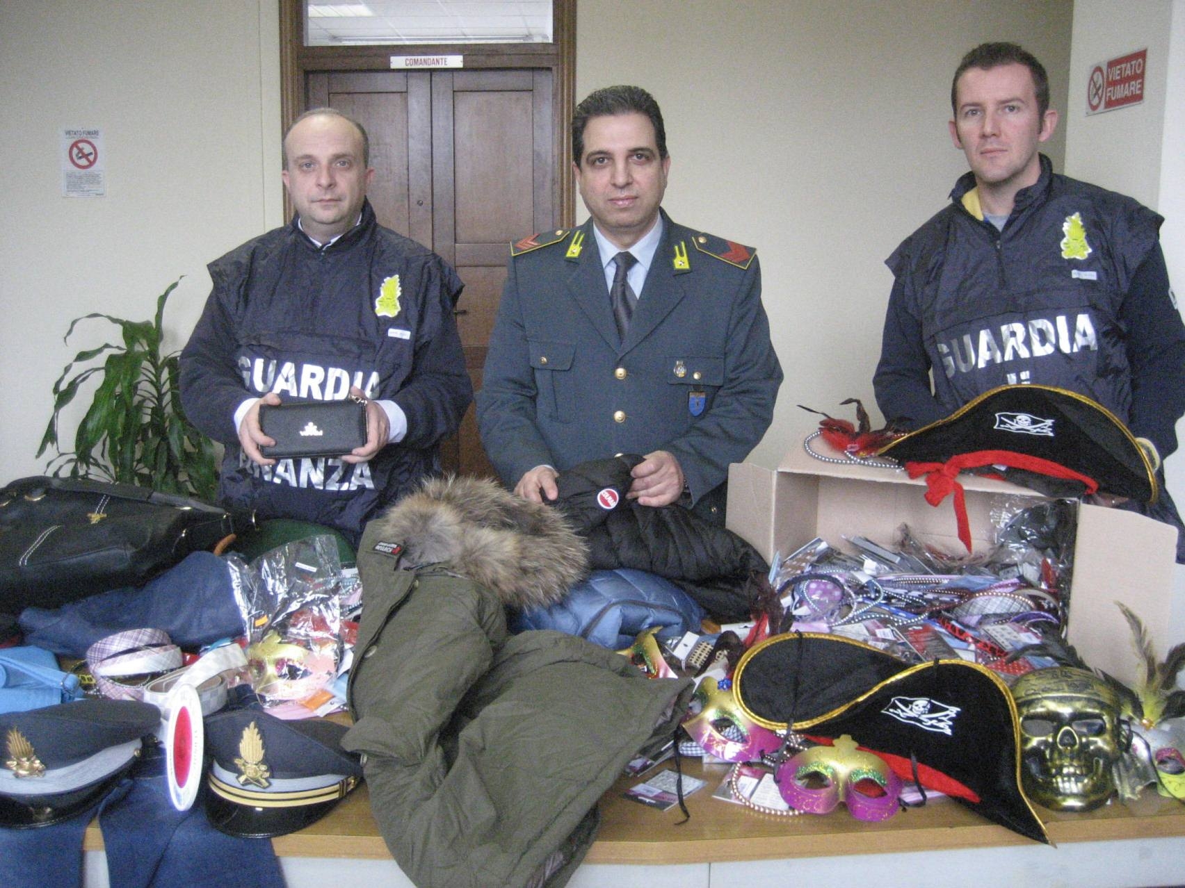 Oltre 18.000 prodotti pericolosi o contraffatti sequestrati dalla Guardia di Finanza di Novi Ligure