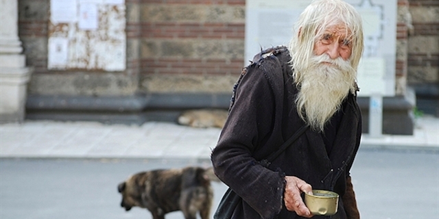Si cercano scarpe e calze in buono stato per i più poveri