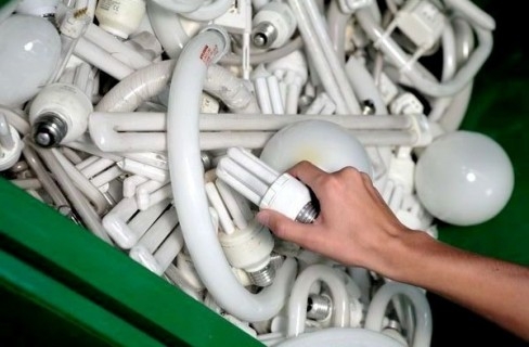 Era entrato in un magazzino e aveva portato via delle lampadine per rivenderle: 41enne denunciato per furto aggravato