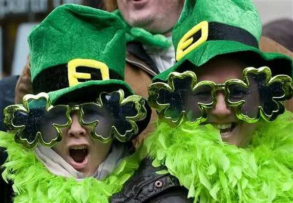 Novi Ligure si tinge di verde, al via i festeggiamenti di San Patrizio