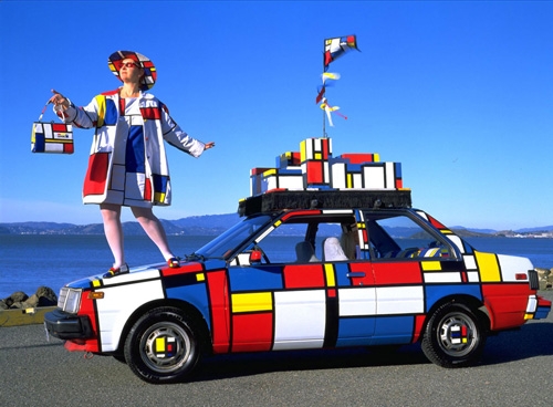 Su via Dossena in stile Mondrian un’esplosione di commenti