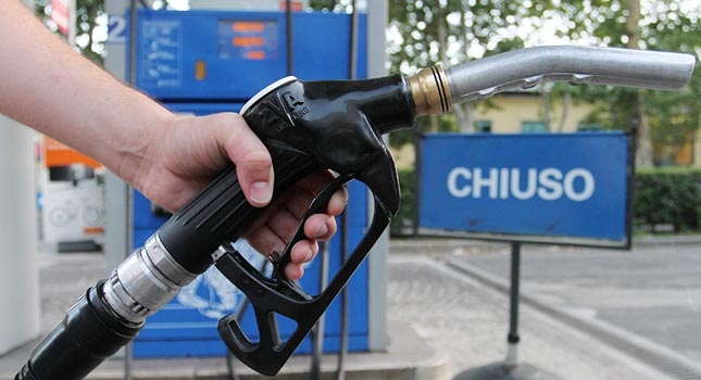 Da domani e fino al primo aprile stop alla benzina in autostrada