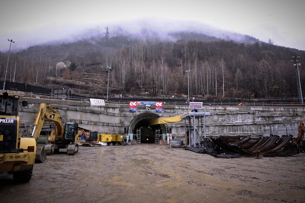 Trasporti, Legambiente: “Dopo Lupi e Incalza si riparta da zero e si esca #fuoridaltunnel delle grandi opere”