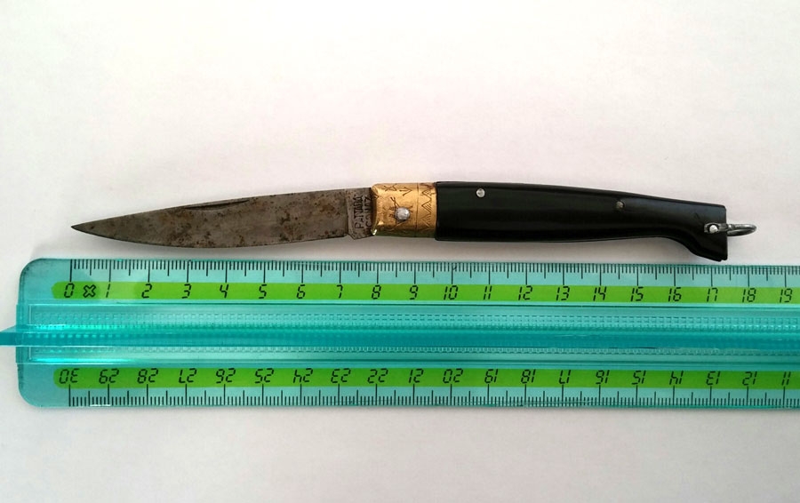 Sorpreso con un coltello si giustifica così: ‘è per pulire le unghie’