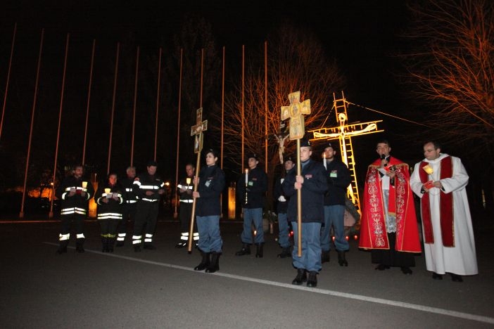 Alla Scuola Allievi della Polizia la Via Crucis col vescovo Gallese