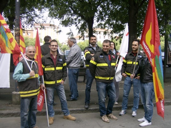 I Vigili del Fuoco in piazza: “per Expo non vogliamo lavorare sottopagati”