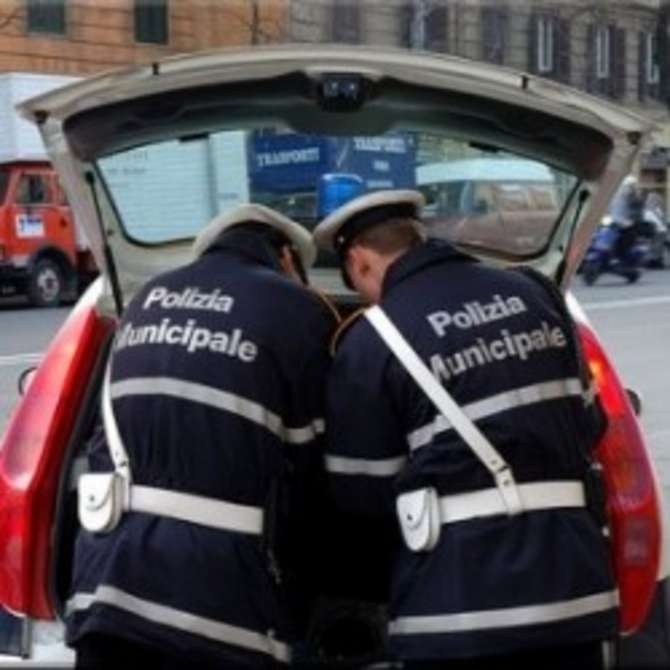 Coppia casalese denunciata per contraffazione di contrassegno Ztl