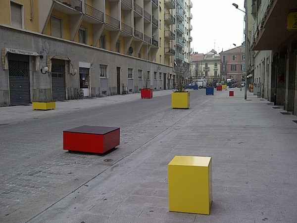Non solo fioriere e cestini. In via Dossena anche un mercato dedicato ai prodotti delle aziende agricole