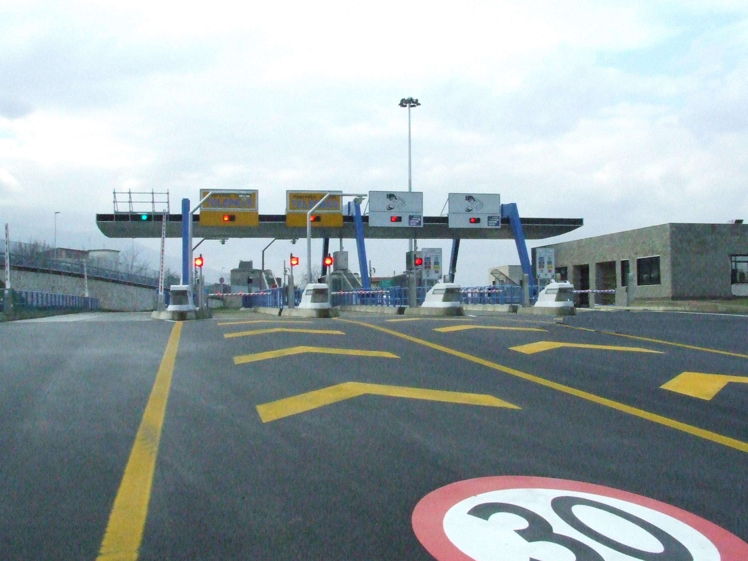 Traffico di rientro complicato tra incidenti e code