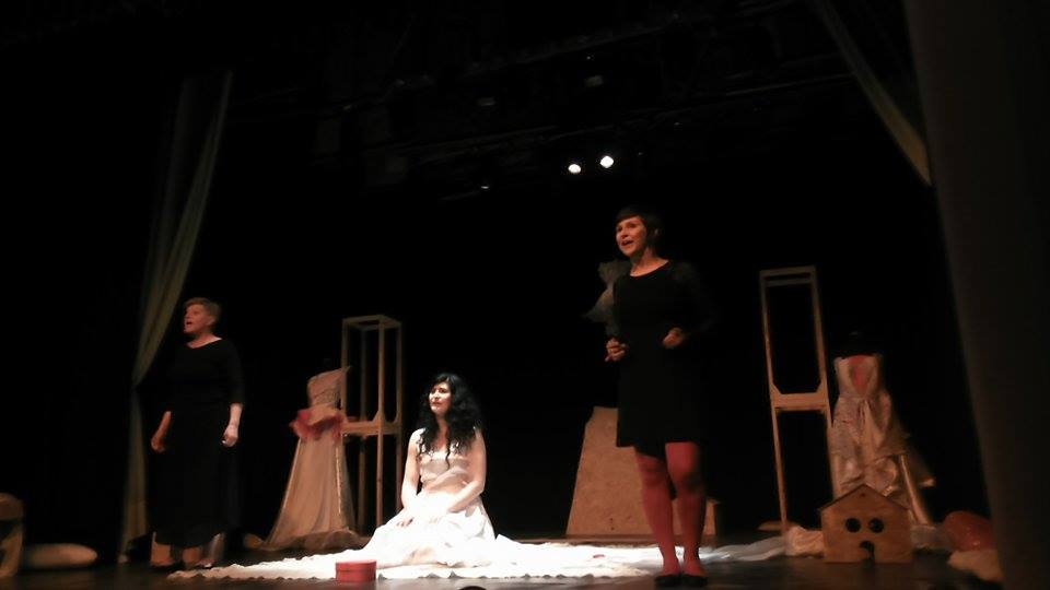Un luogo simbolo e la tenacia delle origini per la Masnà degli Stregatti al Teatro San Francesco. Recensione