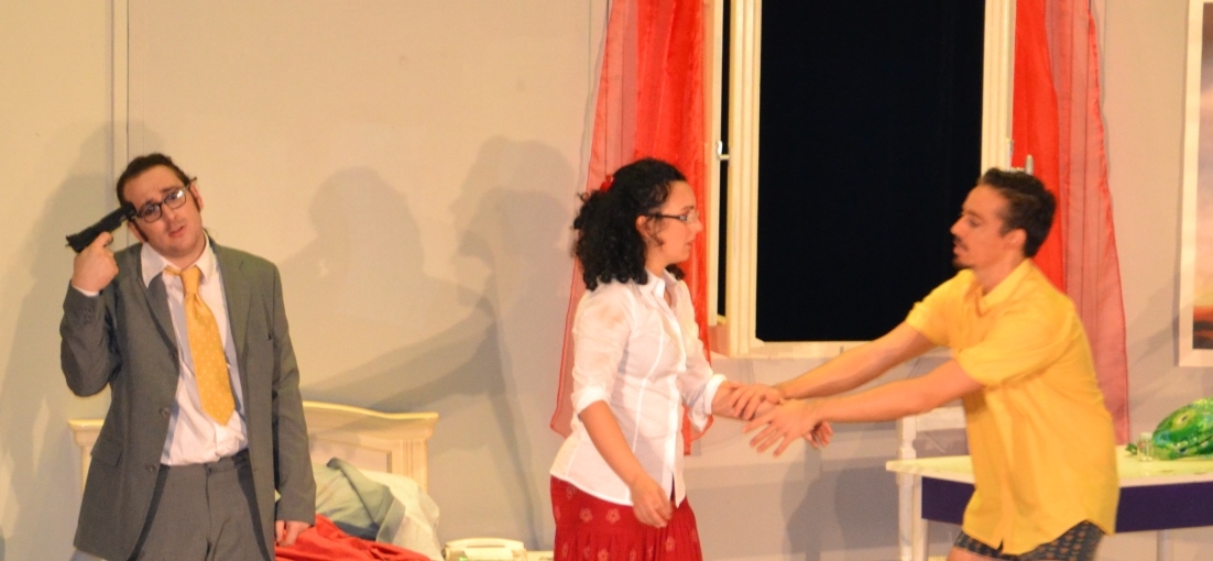 Un triangolo amoroso e sinistri propositi: “Camere con crimini “ al Teatro Besostri di Mede