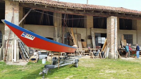 Una barca per metà valenzana e per l’altra veneziana in viaggio verso Expo