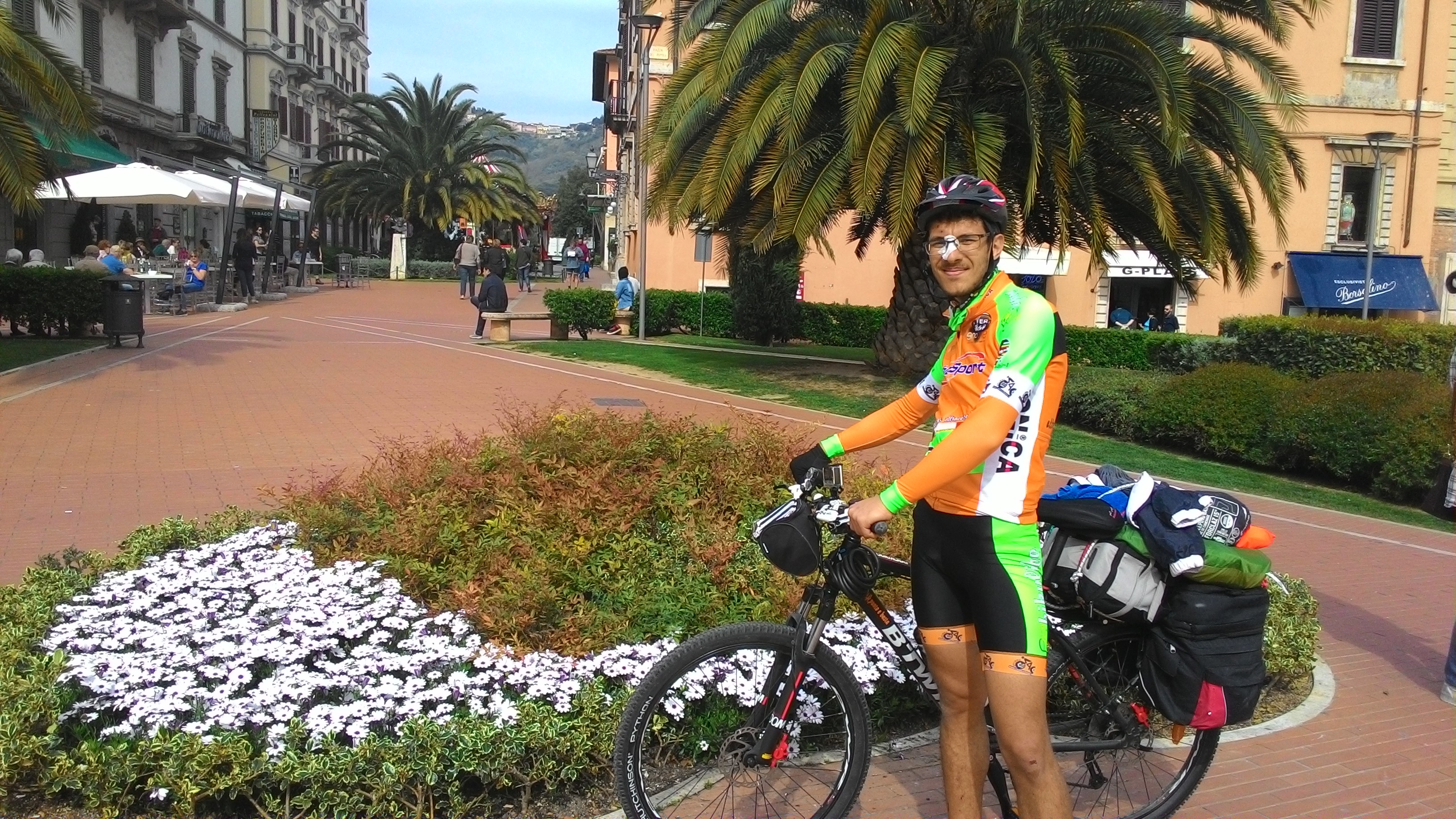 Giro d’Italia in solitaria: le tappe toscane del giovane alessandrino