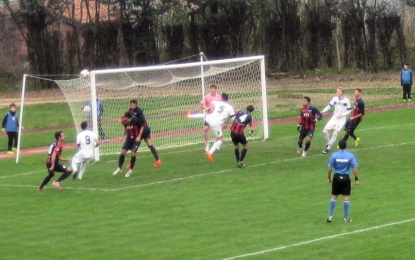 Derthona crolla nel finale: la Caronnese vince 1 a 0
