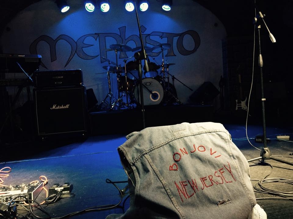 Coverband, tribute band, jamming party e barbecue incendiano l’atmosfera del Mephisto