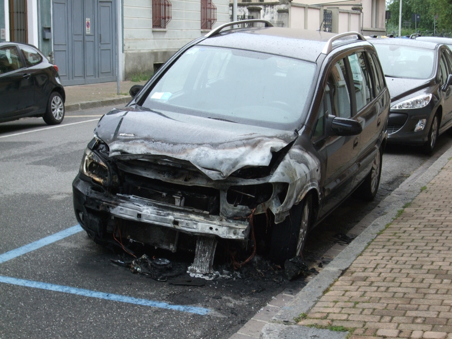 Trovato il piromane delle auto incendiate nelle scorse notti