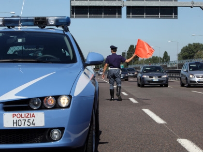 Traffico nuovamente scorrevole sull’A26 dopo l’incidente tra due camion e un’auto