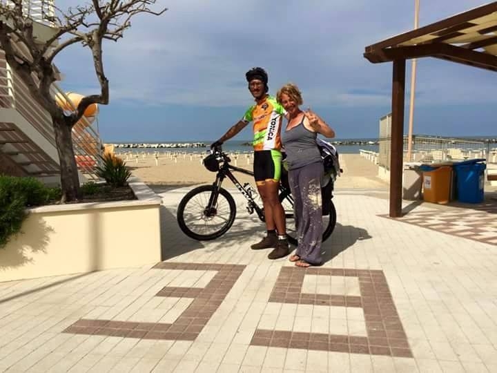 Giro d’Italia in solitaria: l’alessandrino Gianluca pronto allo sprint finale