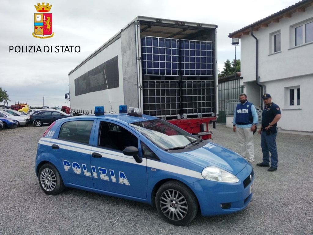 Colti sul fatto mentre stavano scaricando 186 chili di hashish da un tir [VIDEO]