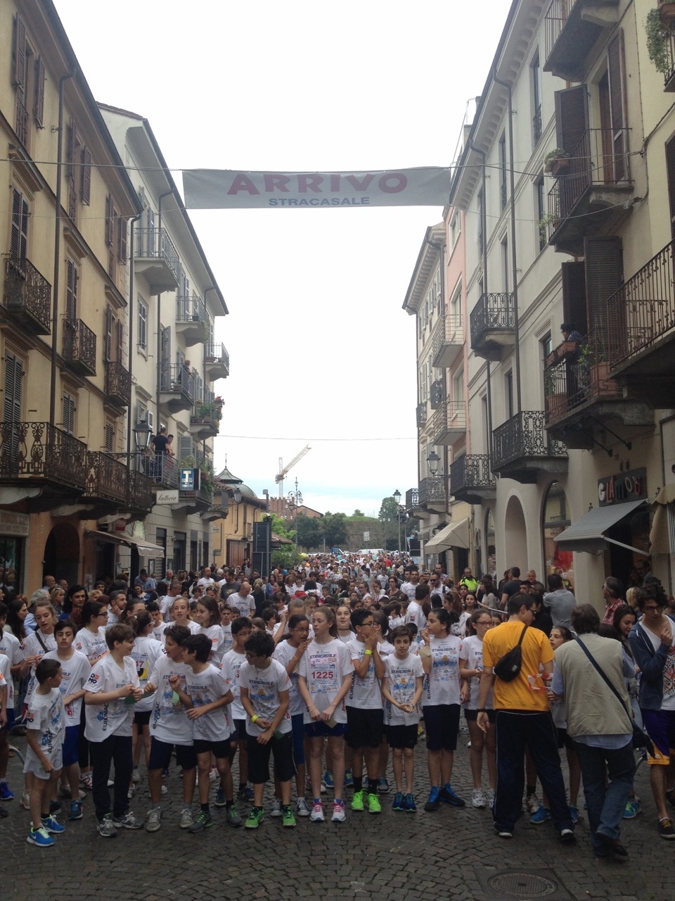 Al via la Stracasale 2015. Più di 5 mila le magliette vendute