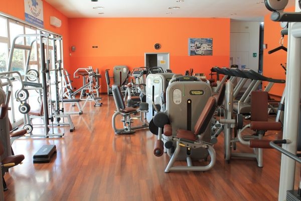 La palestra Pianeta Sport nel mirino di due ladri: scassinato un armadietto per 170 euro