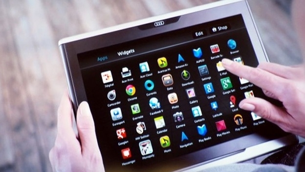 Un corso per i pensionati che vogliono imparare a usare il tablet   