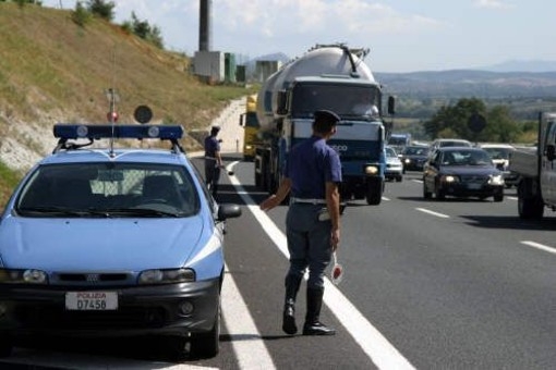 In viaggio verso la Tunisia con ciclomotori, biciclette e motori fuoribordo rubati