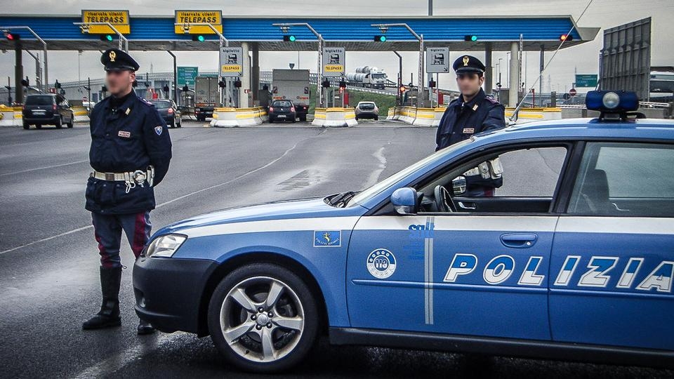 Fermato sull’A26 con un ciclomotore rubato