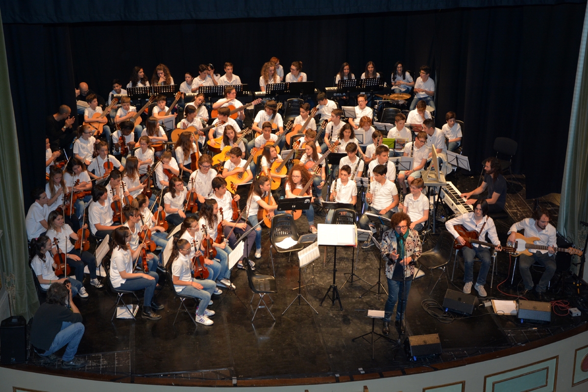 I ragazzi della Pascoli a Teatro Sociale [FOTO]
