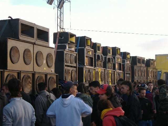 Il bilancio del rave party a Frassineto: tre denunce e 44 infrazioni al codice della strada.