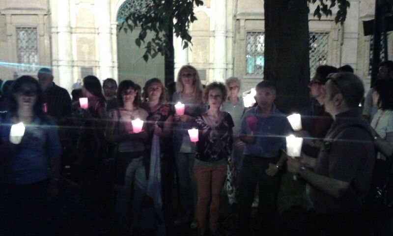 Il mondo della scuola illumina Alessandria contro il ddl del Governo [FOTO]